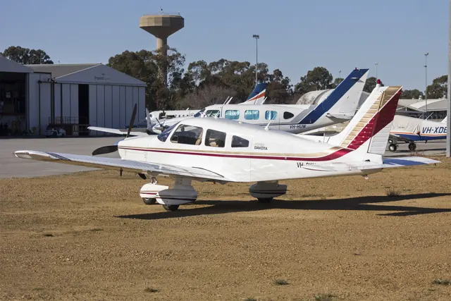 Piper PA-28-236 Dakota