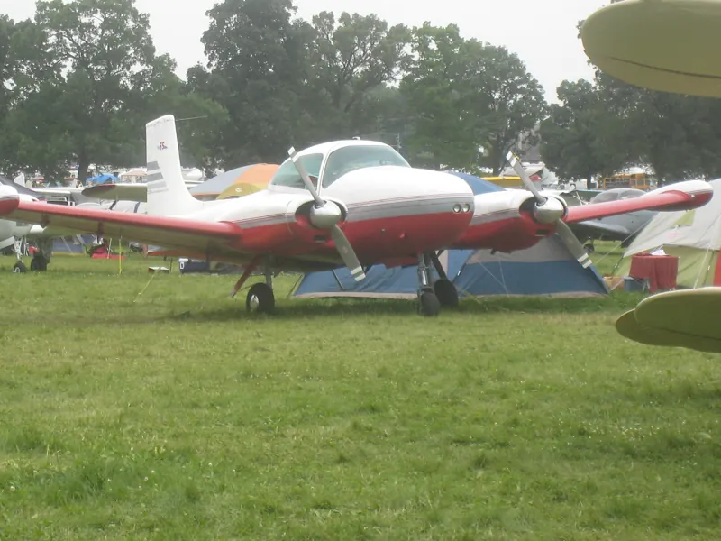 Camair 480 Twin Navion
