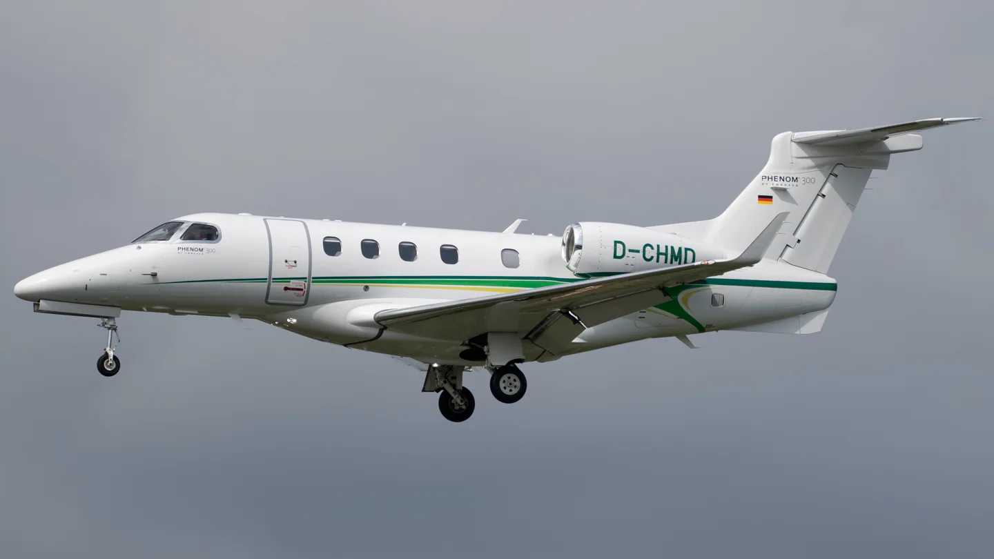 Embraer Phenom 300